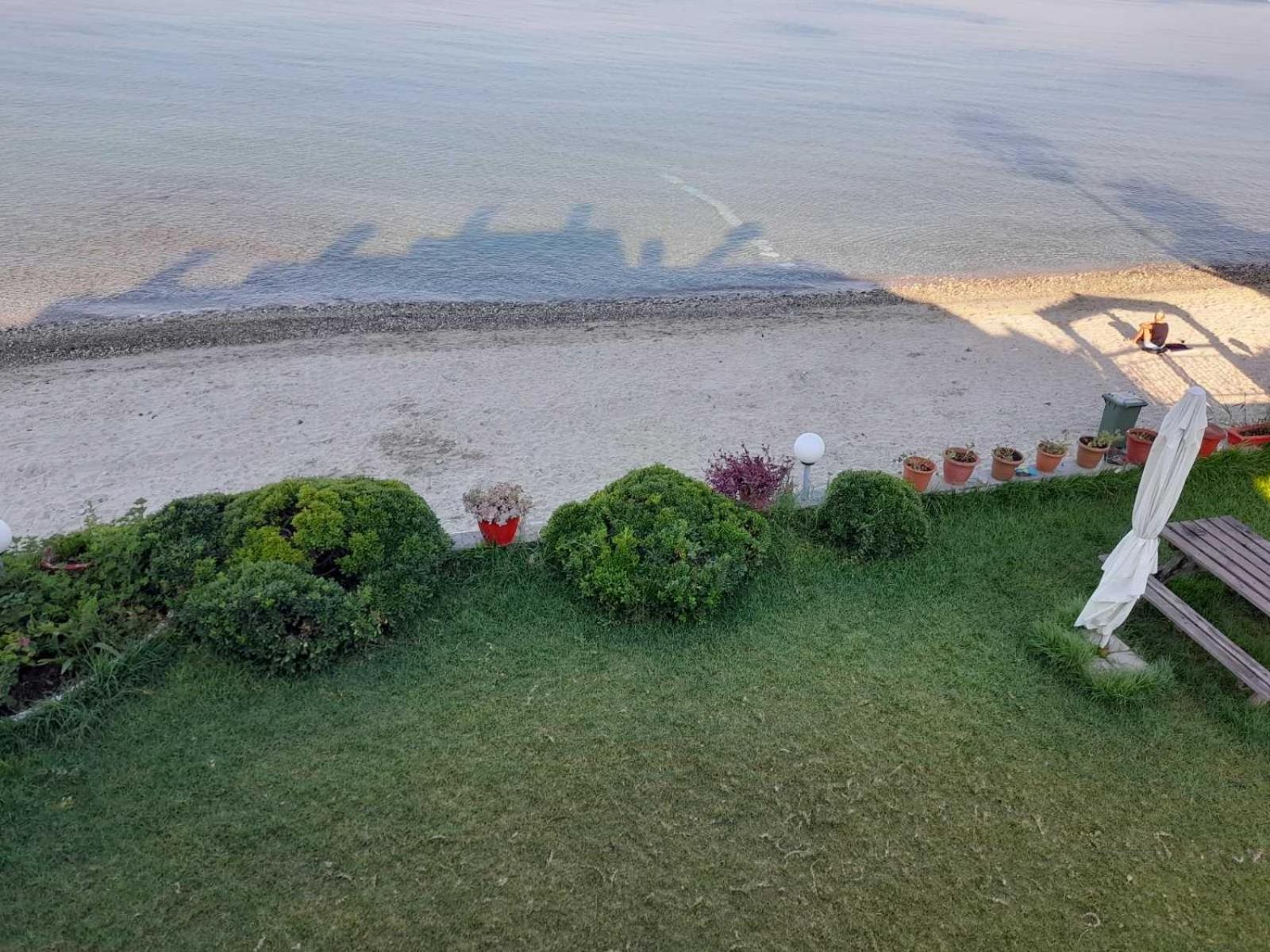 Iris Seafront Apartments Фурка Экстерьер фото